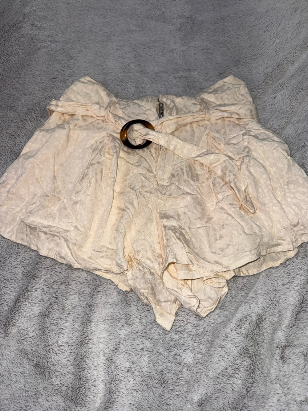 Light Cream Textured Circle Short with Ring Belt